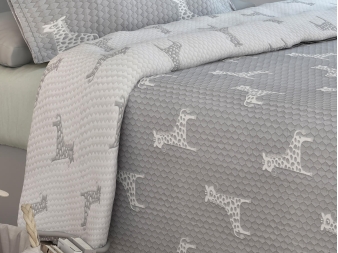 Colcha Reversible Jacquard Jirafas gris de Unifabrics