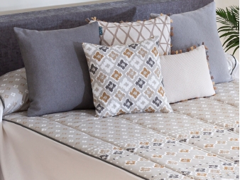 Cubrecamas con volante perimetral Toledo beige