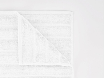 Alfombra blanca Ribs de Don Algodón para baño