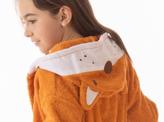 Capucha con diseño bordado Foxy Dhestia Home