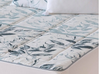 Colcha para invierno Zamora azul con diseño de hojas