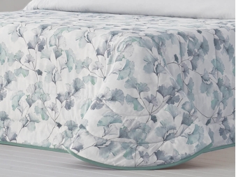 Colcha Flora turquesa de JVR con estampado Ginkgo