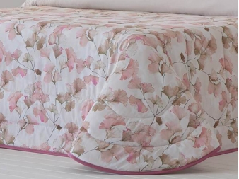 Colcha Flora rosa de JVR con estampado Ginkgo