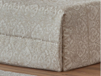 Edredón Comforter Lorca beige con diseño victoriano clásico