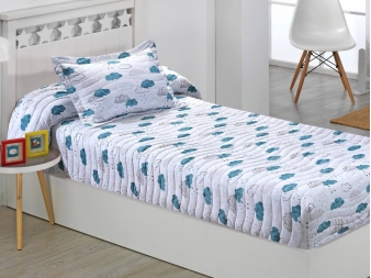 Cubrecamas Ajustable Nubes de Dhestia Home