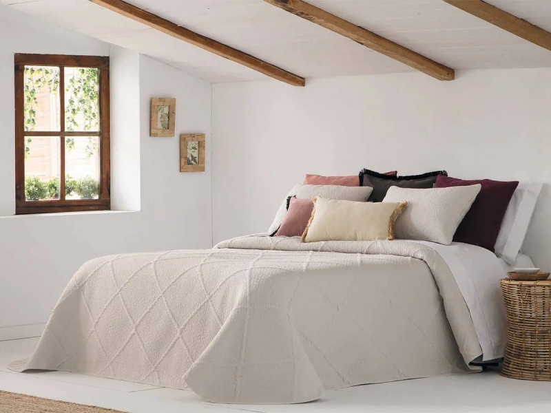Colcha Reversible Jacquard Almansa Sandeco cara beige
