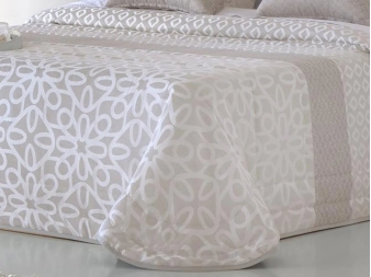 Colcha Atenas beige con confección Jacquard Elegance