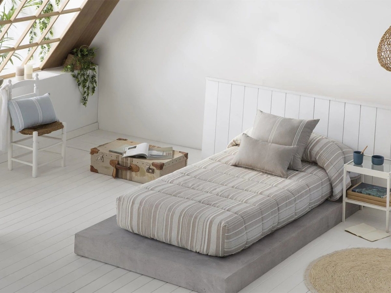 Edredón Ajustable Soller de JVR. Rayas jacquard beige