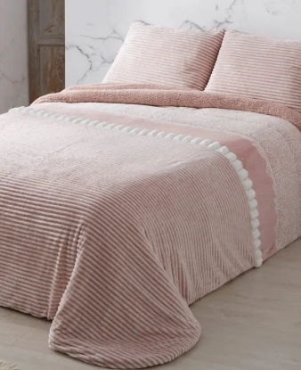 Dormitorio acogedor con Edredón Térmico Doko 071 diseño rosales