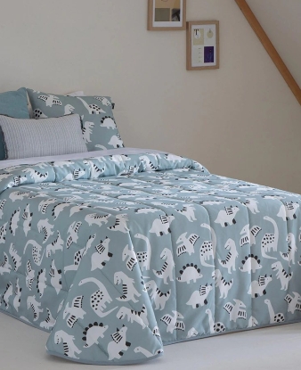 Colcha Capa Jurasic en cama 90 – vista frontal