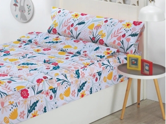 Detalle del estampado floral y la funda de almohada del Saco Nórdico Florenzia