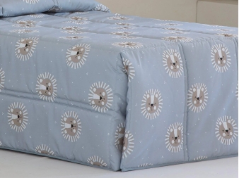 Detalle acolchado y estampado Leo azul – conforter infantil