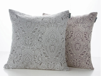 Cojín Rute jacquard cachemir color gris y lila