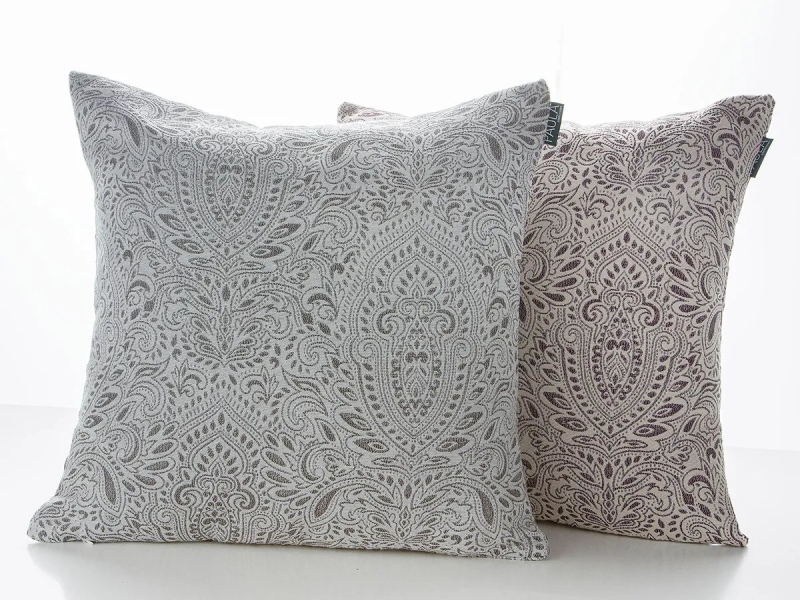 Cojín Rute jacquard cachemir color gris y lila