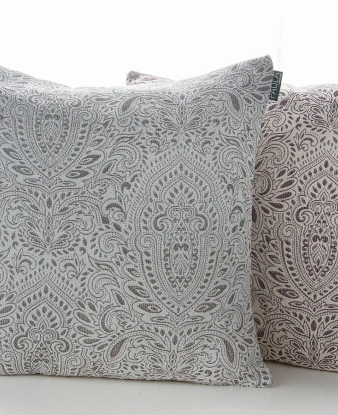 Cojín Rute jacquard cachemir color gris y lila