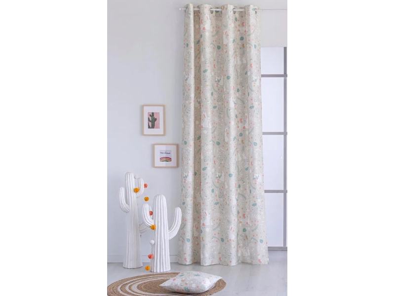Cortina Misty Beige infantil combinada con cojín a juego