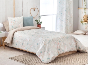 Dúo nórdico infantil Misty Beige en dormitorio decorado