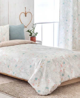 Dúo nórdico infantil Misty Beige en dormitorio decorado