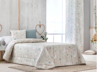 Colcha capa infantil Misty Beige en dormitorio – Confecciones Paula