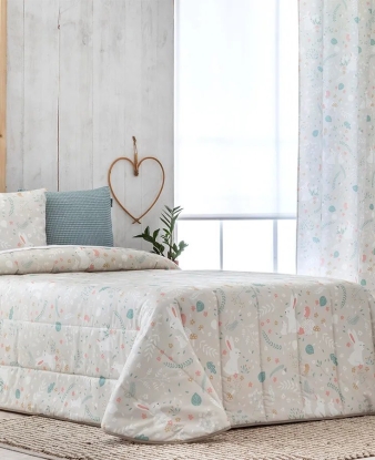 Colcha capa infantil Misty Beige en dormitorio – Confecciones Paula