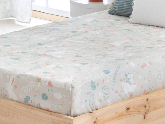 Detalle estampado Misty Beige con conejitos – Edredón ajustable
