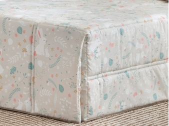 Detalle del conforter Misty Beige con conejitos – 200 g/m²
