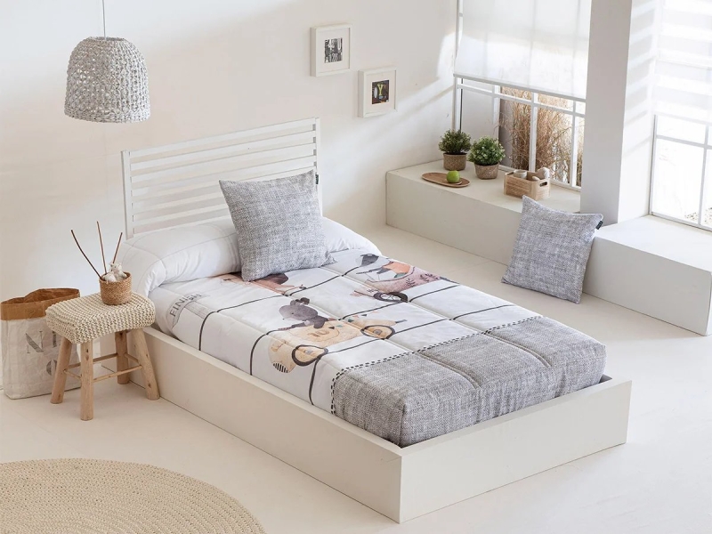 Edredón Ajustable Race en cama infantil con diseño de carreras