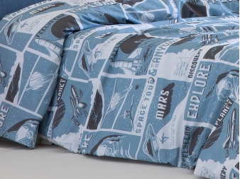 Detalle estampado espacial Planet: cohetes, planetas y astronautas