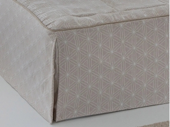 Detalle tejido jacquard geométrico Lora beige y faldón