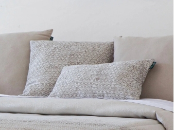 Cojines Salar beige en dormitorio estilo natural