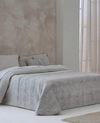 Colcha Boutí Salar beige en dormitorio (ambiente)