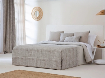 Conforter Salar beige jacquard geométrico en dormitorio