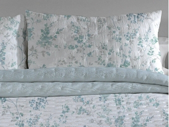 Detalle de fundas y textura stonewashed Petunia