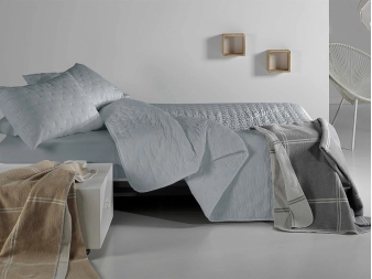 Colcha Dots Gris C05 detalle de cama y textura stonewash