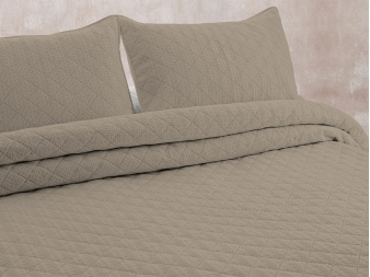 Textura geométrica Egna Beige C01 con bodoque bordado