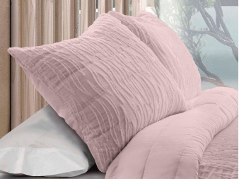Detalle relieve bordado funda cojín Luna Rosa C03