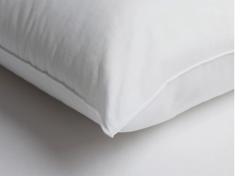 Detalle lateral de la almohada Aura de Velfont