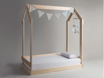 Almohada Antialérgica Velfont en cama cuna infantil