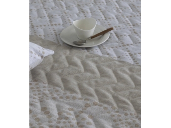 detalle colcha mendoza beige acolchado sandeco