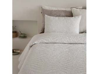 detalle colcha cali beige relieve jacquard sandeco