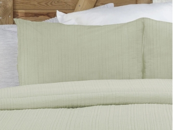 colcha bouti lisa esencial verde detalle cojines manterol