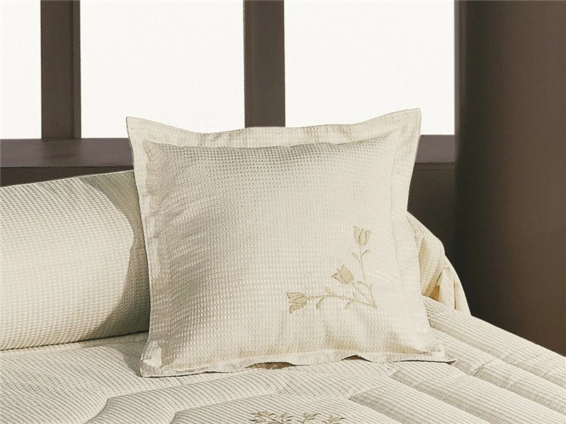 housse-coussin-mariola-brodee-canete