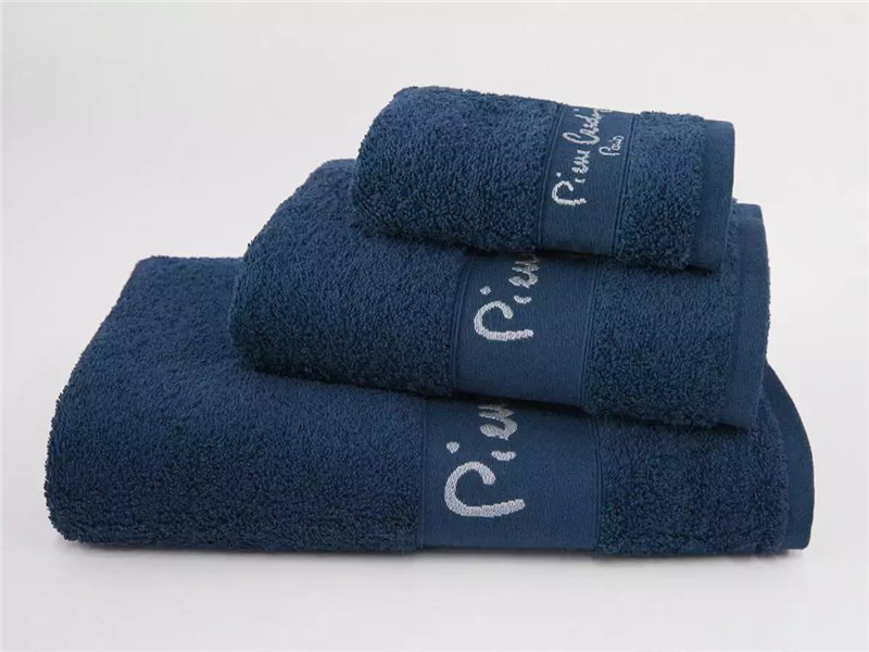 set toallas para cuarto baño pierre cardin marino