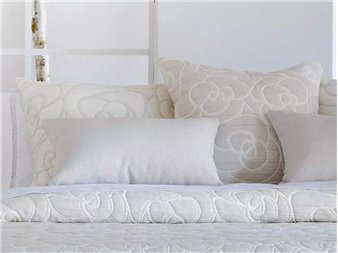 cojin loto beige relieve floral para cama jvr