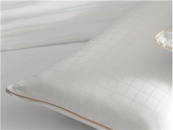 almohada atlas velfont blanca sobre cama