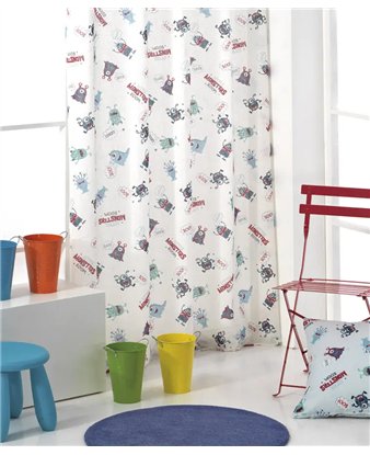 cortina infantil monsters canete con estampado de monstruos en dormitorio